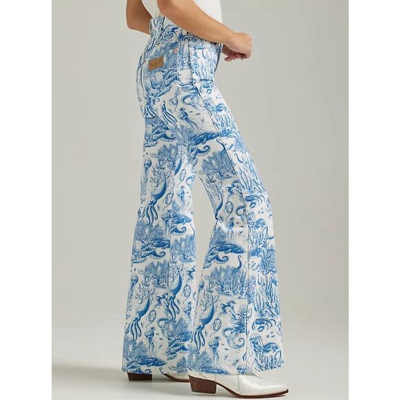 Wrangler Women’s Nautical Print NWT Wanderer Flare Jeans size 29/34 NWOT - Picture 1 of 11